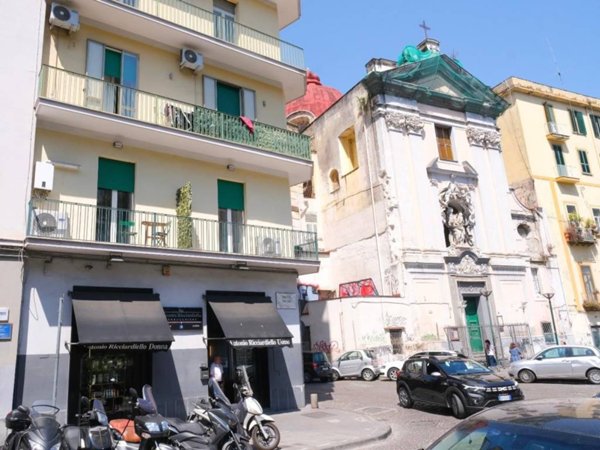 appartamento in vendita a Napoli in zona San Carlo all'Arena