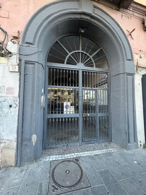 casa indipendente in vendita a Napoli in zona Chiaia