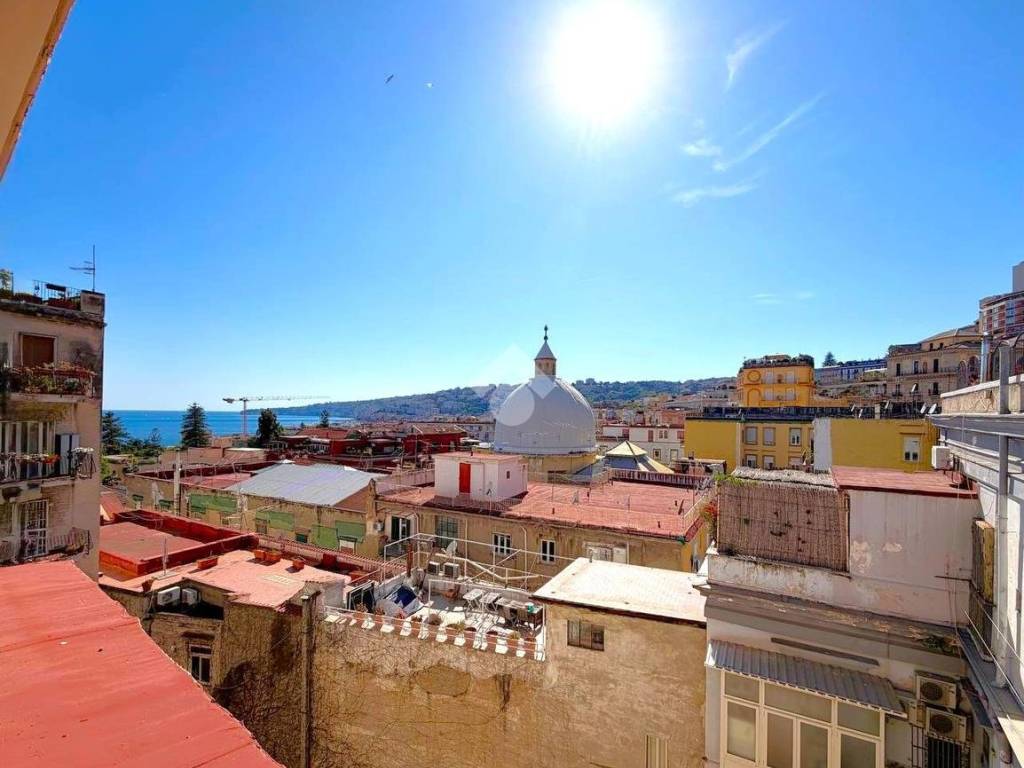 appartamento in vendita a Napoli in zona Chiaia