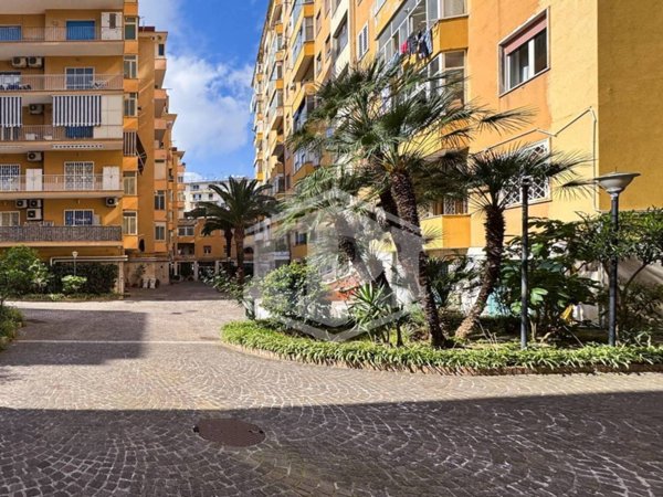 appartamento in vendita a Napoli in zona Bagnoli