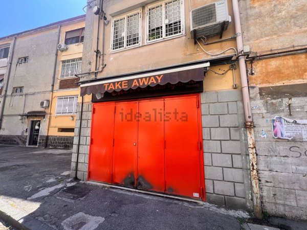negozio in vendita a Napoli in zona Fuorigrotta