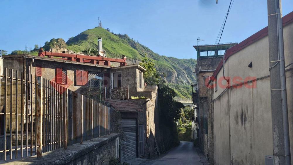 appartamento in vendita a Napoli in zona Soccavo