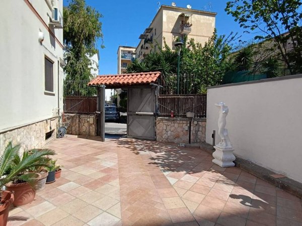 appartamento in vendita a Napoli in zona Bagnoli
