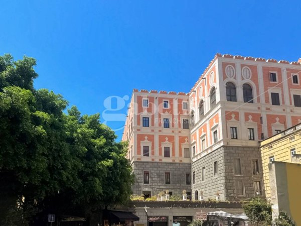 appartamento in vendita a Napoli in zona Chiaia