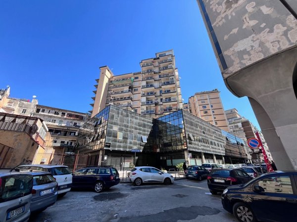 ufficio in vendita a Napoli in zona Pendino / San Giuseppe