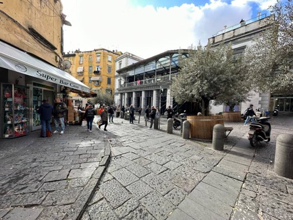 appartamento in vendita a Napoli in zona Avvocata