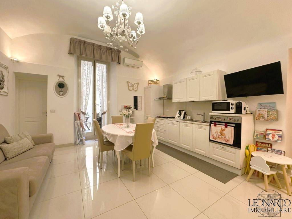 appartamento in vendita a Napoli in zona Stella