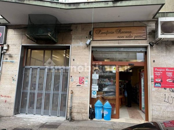 negozio in vendita a Napoli in zona Fuorigrotta