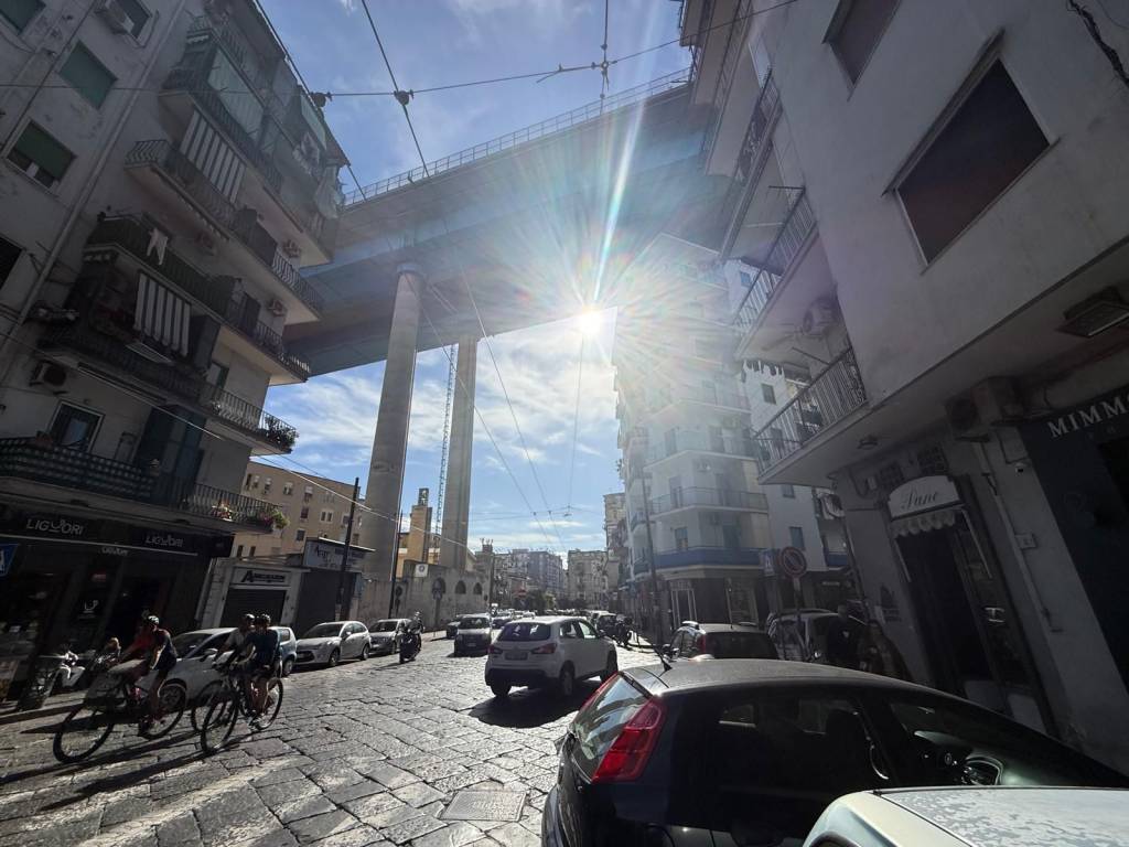 appartamento in vendita a Napoli in zona San Carlo all'Arena