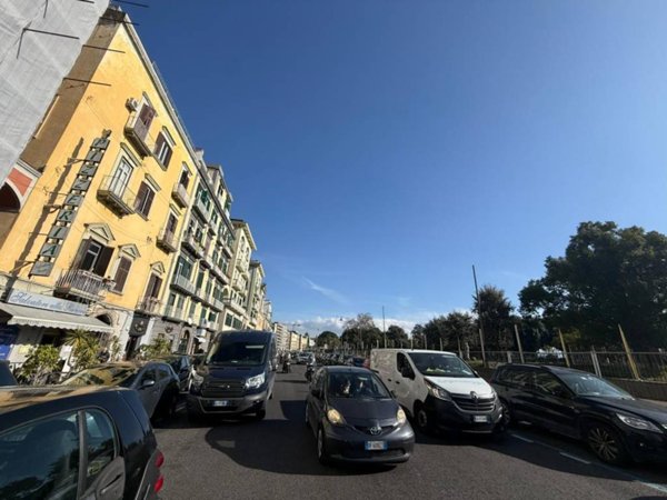 negozio in vendita a Napoli in zona Chiaia