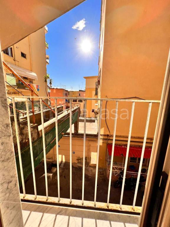 appartamento in vendita a Napoli in zona Chiaia