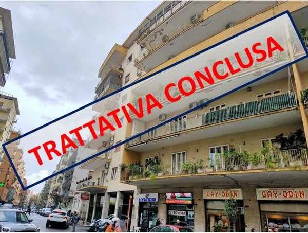 appartamento in vendita a Napoli in zona Chiaia