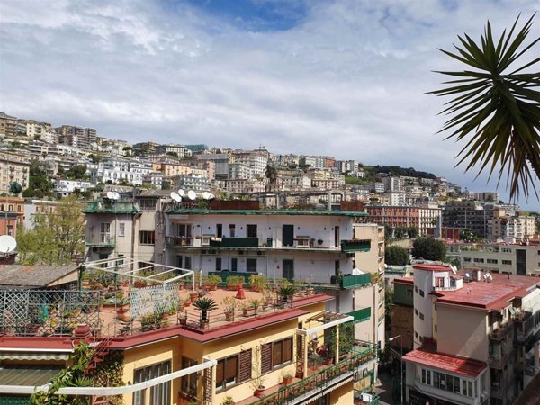 appartamento in vendita a Napoli in zona Chiaia