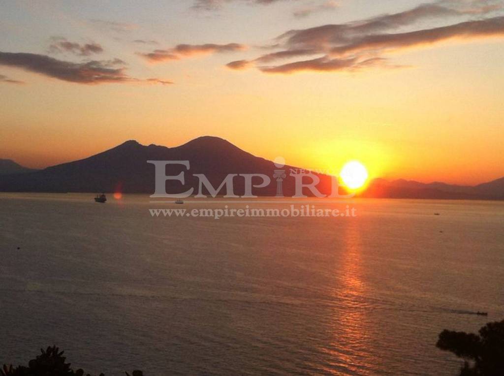 appartamento in vendita a Napoli in zona Chiaia