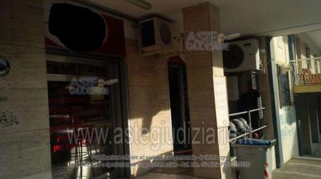 negozio in vendita a Napoli in zona Arenella