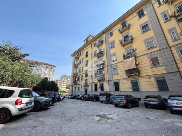 appartamento in vendita a Napoli in zona Poggioreale