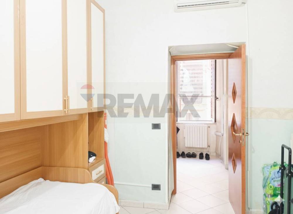 appartamento in vendita a Napoli in zona Porto