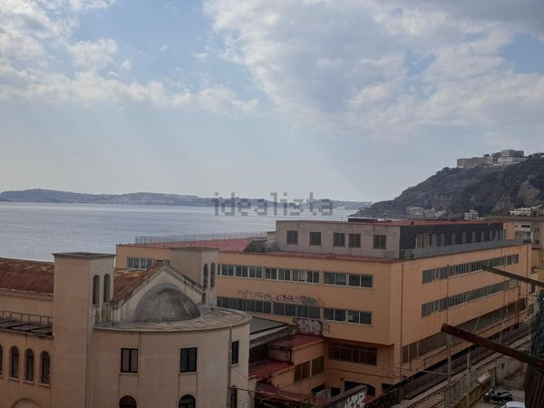 appartamento in vendita a Napoli in zona Bagnoli