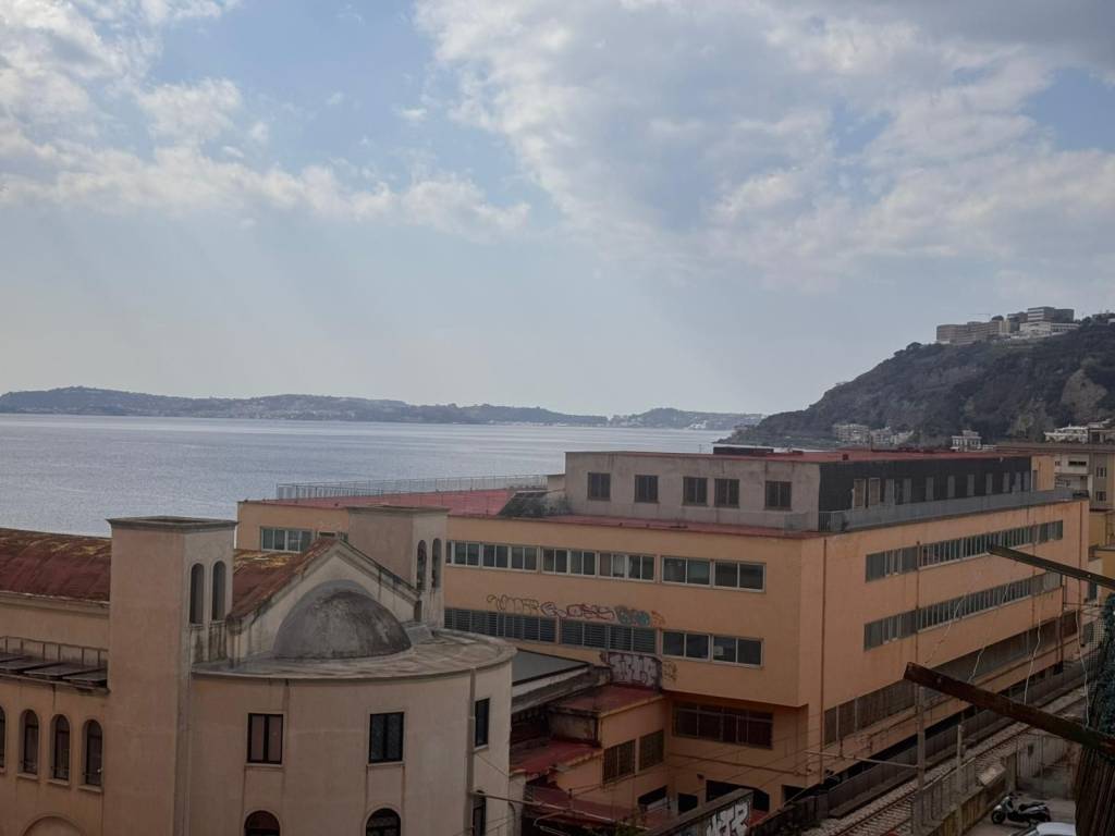 appartamento in vendita a Napoli in zona Bagnoli