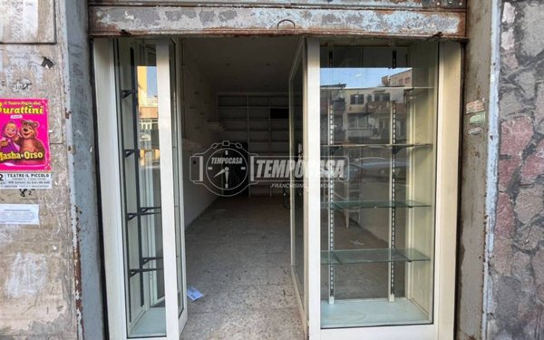 negozio in vendita a Napoli in zona Fuorigrotta