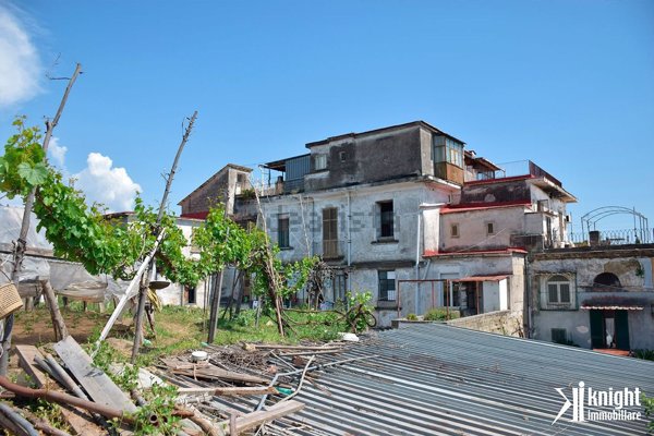 casa indipendente in vendita a Napoli in zona San Carlo all'Arena