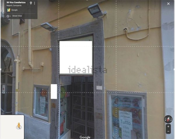 locale commerciale in vendita a Napoli in zona Chiaia