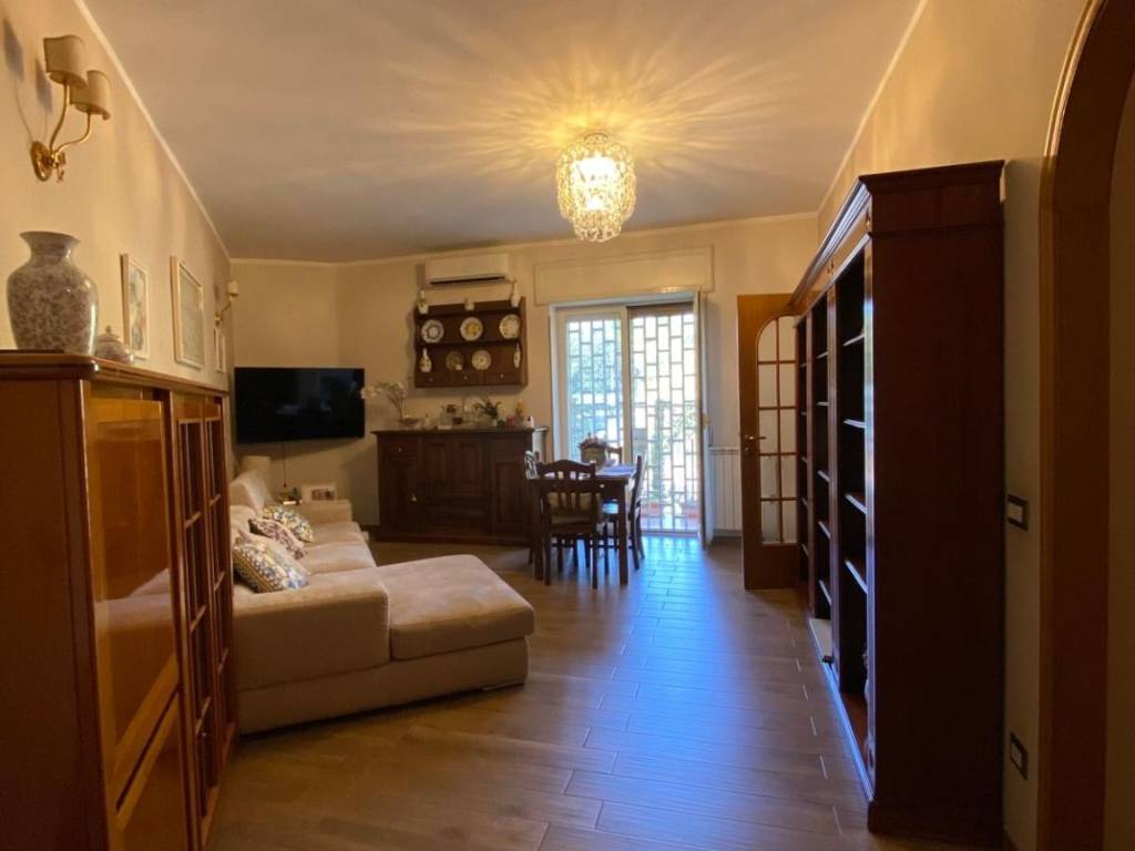 appartamento in vendita a Napoli in zona Arenella