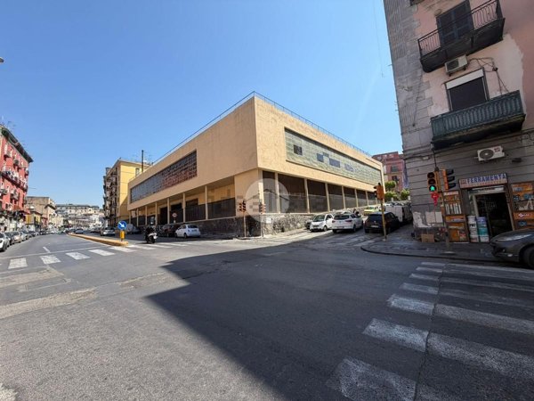 appartamento in vendita a Napoli in zona San Carlo all'Arena
