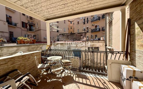 appartamento in vendita a Napoli in zona San Carlo all'Arena