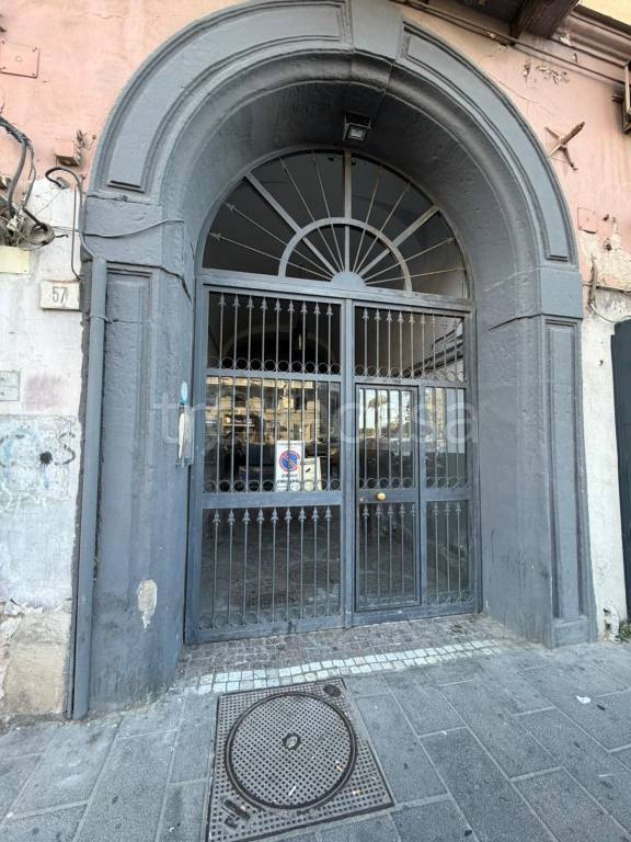 casa indipendente in vendita a Napoli in zona Chiaia