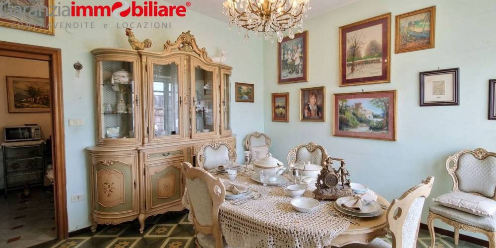 appartamento in vendita a Napoli in zona San Carlo all'Arena