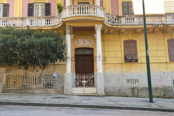 appartamento in vendita a Napoli in zona Bagnoli