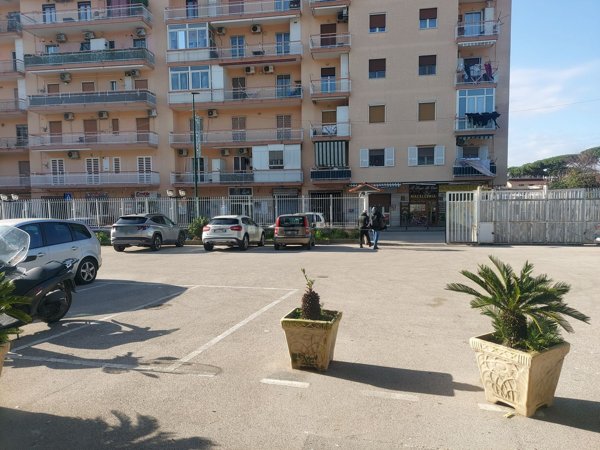 appartamento in vendita a Napoli in zona Pianura