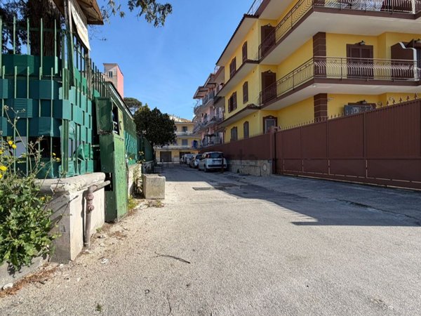 appartamento in vendita a Napoli in zona Pianura