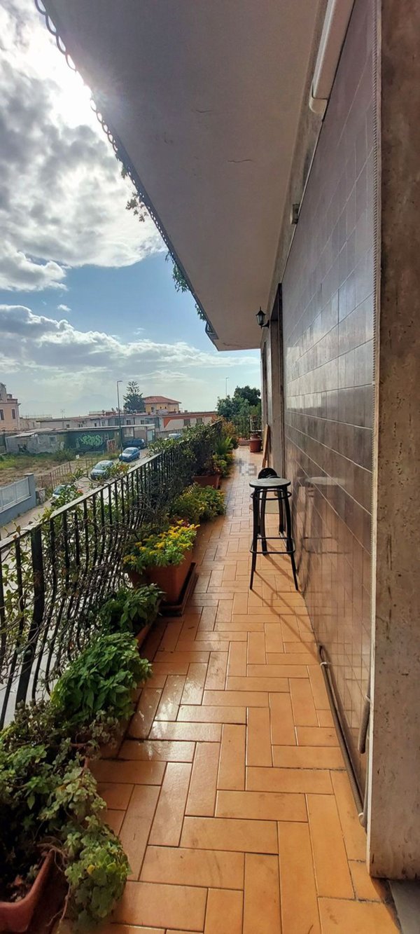 appartamento in vendita a Napoli in zona Chiaia