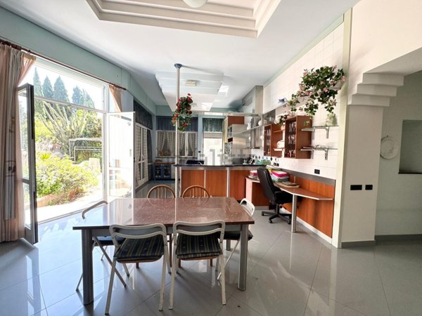 appartamento in vendita a Napoli in zona San Carlo all'Arena