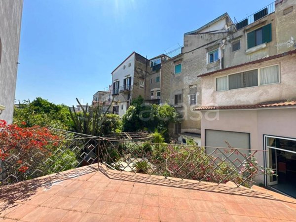 appartamento in vendita a Napoli in zona San Carlo all'Arena