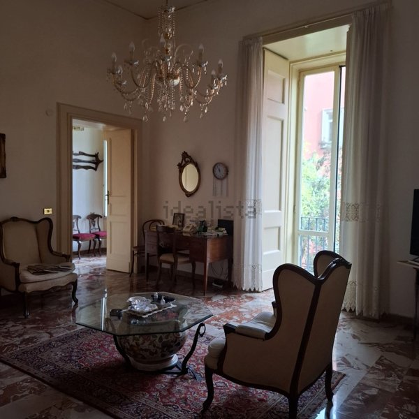 appartamento in vendita a Napoli in zona San Lorenzo
