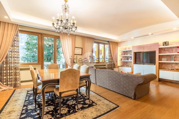 appartamento in vendita a Napoli in zona Chiaia