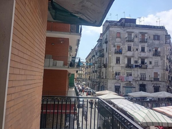appartamento in vendita a Napoli in zona San Carlo all'Arena