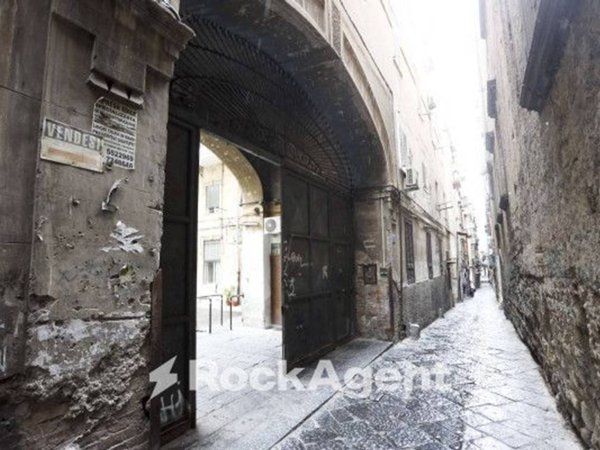 appartamento in vendita a Napoli in zona Mercato