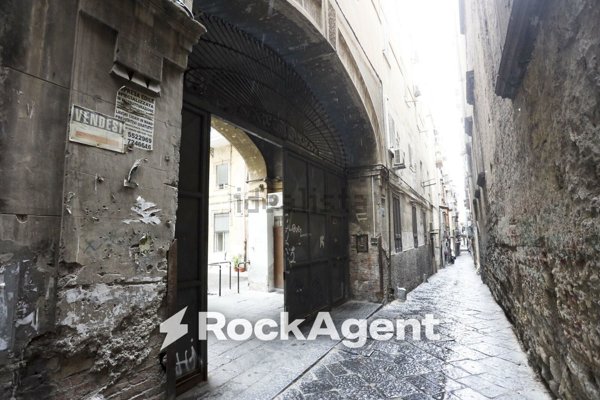 appartamento in vendita a Napoli in zona San Lorenzo