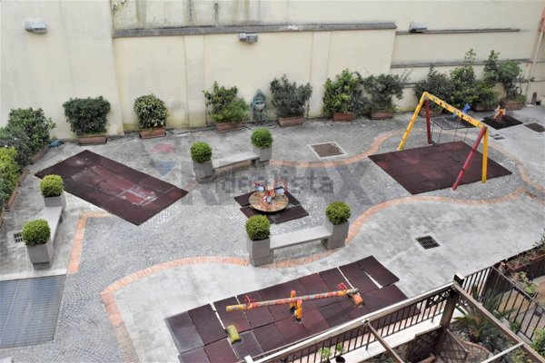 appartamento in vendita a Napoli in zona San Carlo all'Arena