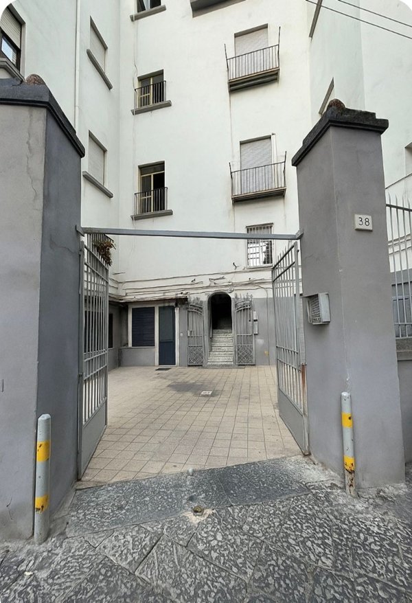 appartamento in vendita a Napoli in zona Chiaia