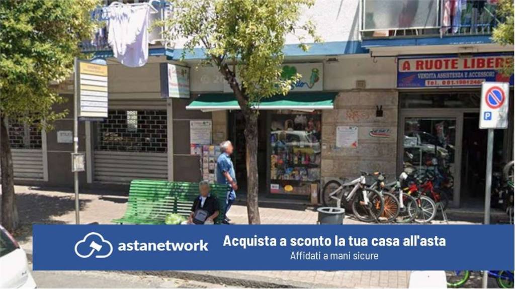 negozio in vendita a Napoli in zona Soccavo