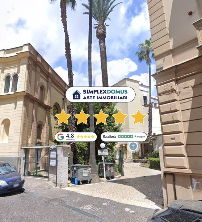 appartamento in vendita a Napoli in zona Chiaia