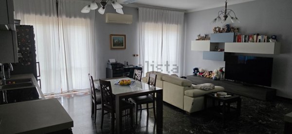 appartamento in vendita a Napoli in zona San Carlo all'Arena