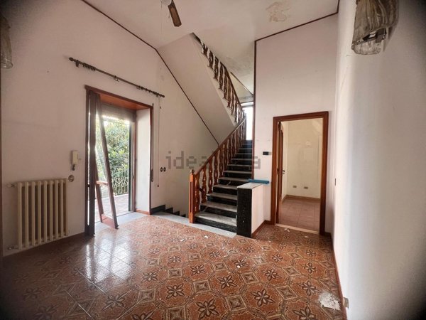 casa indipendente in vendita a Napoli in zona San Carlo all'Arena