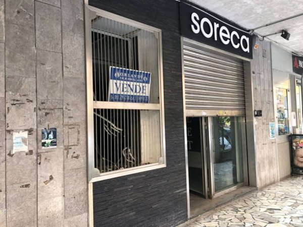 negozio in vendita a Napoli in zona Camaldoli
