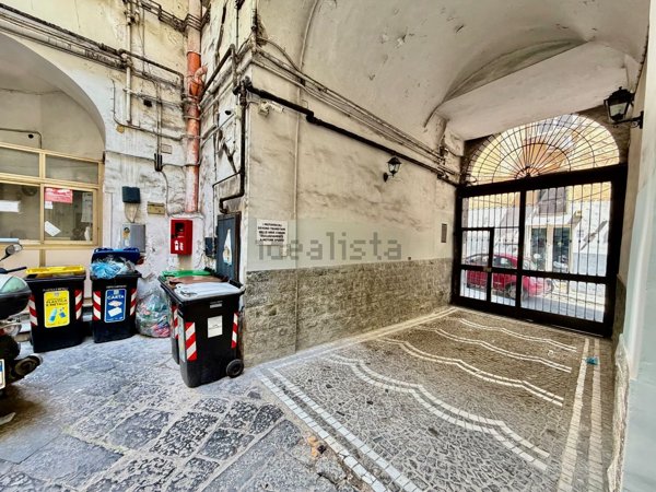 appartamento in vendita a Napoli in zona Chiaia